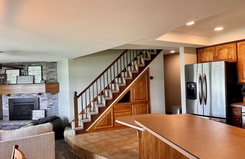 Maple Lake House | Cedar Lake Getaway - Lake House & Game Room w/Loft