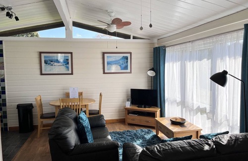 Heacham Cabin | Cedar Lodge, Cedar Springs, Heacham. Only 5 Minutes Walk to the Beach.