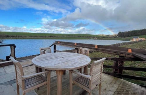 Cornhill on Tweed Ski Chalet | Cedar Lodge - Idyllically situated Lakeside & private hot tub fishing riding