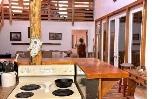 Burnsville Cabin | Cedar Lodge on Rock Creek!
