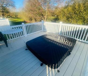 Allerthorpe Cabin | Cedar Lodge With Hot Tub