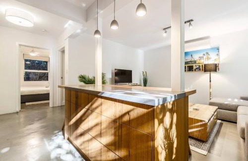 St Kilda Apartment | 'Cedar Loft' Contemporary Comfort in Leafy St Kilda