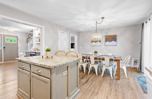 Huron House | Cedar Point/Kalahari/Sports Force/Hot tub/Firepit/EV/Pets/Beach/Fireplace/Park