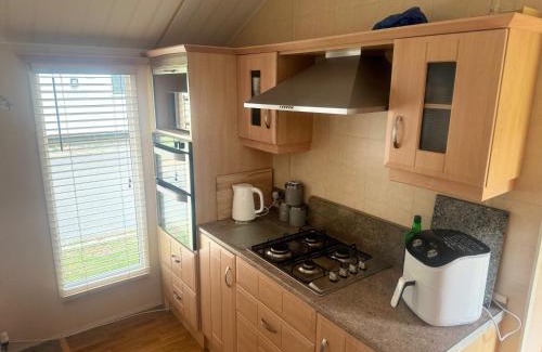 Skegness House | Cedar Retreat Southview - Sleeps 6 Wi-Fi & Garden