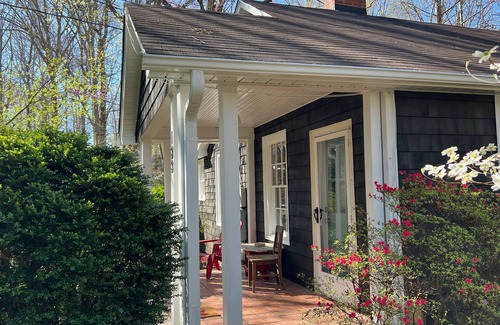 Winston - Salem Cabin | Cedar Shake Cabin, with Artsy decor.Sleeps 3,