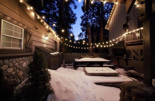 Twin Peaks Ski Chalet | Cedar Snow Cottage in Alps of Lake Arrowhead