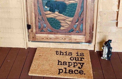 Young Harris Cabin | Cedar Sunsets - Pet Friendly Mountain View Cabin