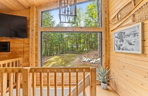 Norway Ski Chalet | Cedar🏡 Waterfront💦 Hot tub🔥 Pool🎱 Privacy 🕵️
