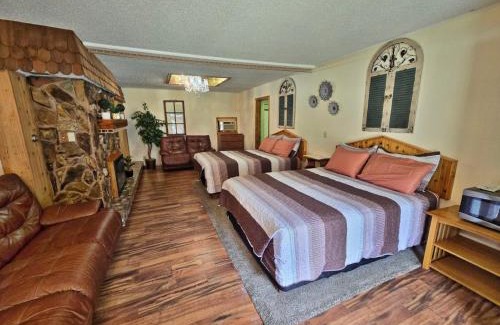 Deadwood Hotel | Cedar Wood Inn