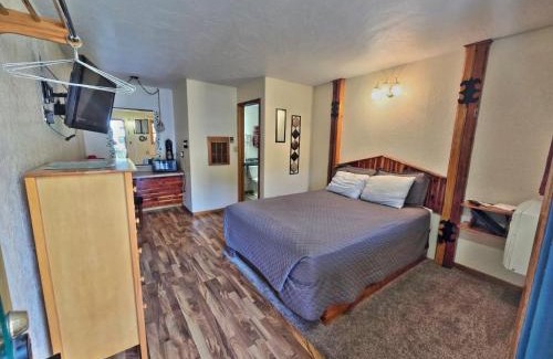 Deadwood Hotel | Cedar Wood Inn