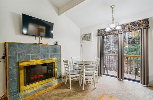 West Bridgewater Hotel | Cedarbrook Deluxe Two Bedroom Suite with outdoor heated pool 20708