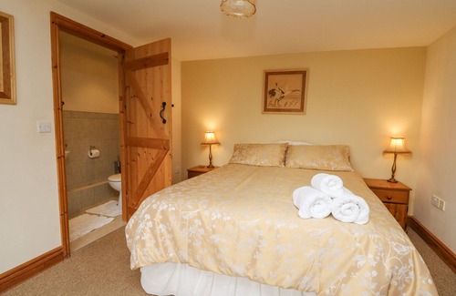 Llanidloes Cottage | CEFN COTTAGE, family friendly, with open fire in Llanidloes