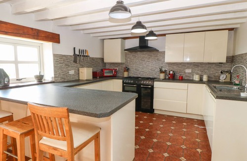 Rhyd-y-clafdy Cottage | CEFNBRON, pet friendly, character holiday cottage in Trefor