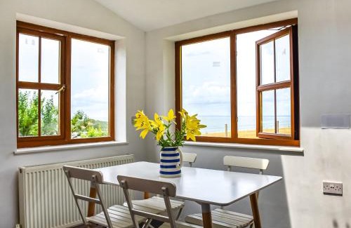 Llangennith House | Ceiliog Bach