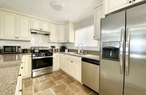 Fullerton House | Celebrity Home! 4BR Placentia House Featured in Tostitos Ad