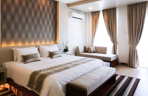 Lubok Buaya Hotel | Cenang Plaza Beach Hotel