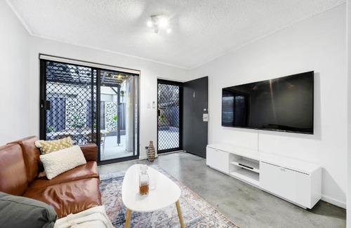 Maylands Apartment | CENT29 - Riverside Retreat