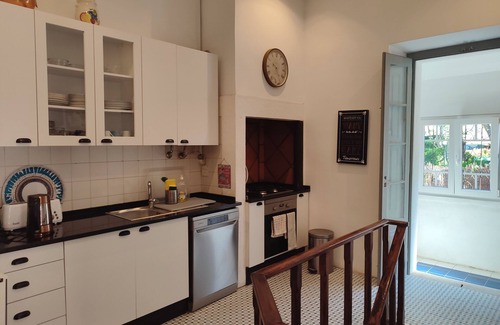 Carcavelos Ski Chalet | Centenary chalet in Carcavelos, with 8 bedrooms, garden and pool. 1km from the beach