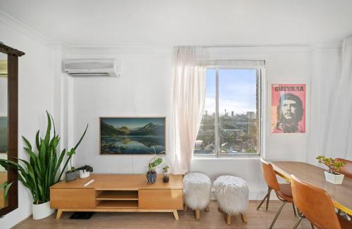 Centennial Park Apartment | Centennial Charm - Bright Parkside Escape with Pool