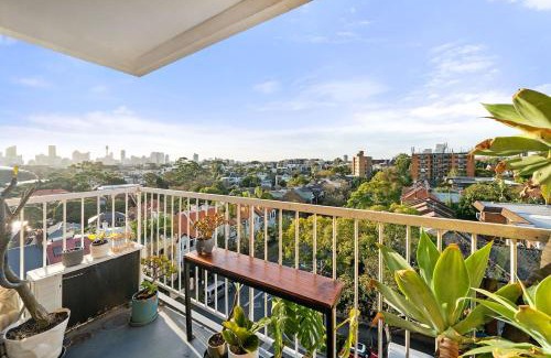 Centennial Park Apartment | Centennial Charm - Bright Parkside Escape with Pool