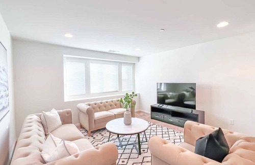 Ontario House | Centennial Cir on Ontario
