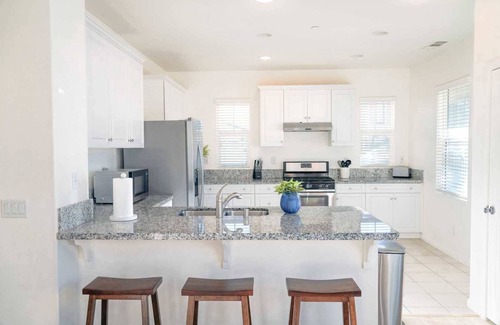 Ontario House | Centennial Cir on Ontario
