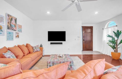 Coconut Grove House | Center Grove - Lush & Spacious & New - 3 Bedrooms