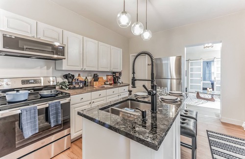 Allentown Apartment | CENTER OF IT ALL! Walkable to PPL center, bars,restaurants. FREE parking on-site