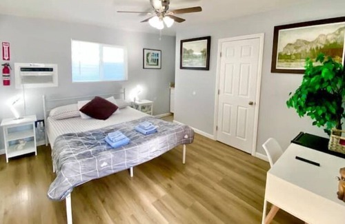 Beverly Green Bed & Breakfast | Center Vegas Casita Bedroom 4