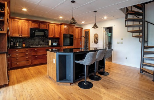 Barryville House | Centerline Creek Private River Access Private Hiking Trails 11 Acres