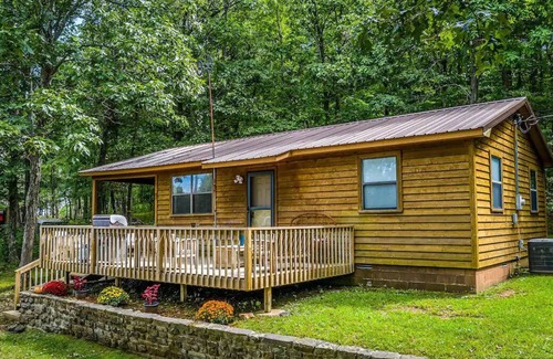 Compton Cabin | Centerpoint Trail Cabin- Perfect hiking just steps away
