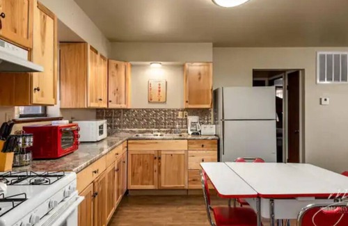 Compton Cabin | Centerpoint Trail Cabin- Perfect hiking just steps away