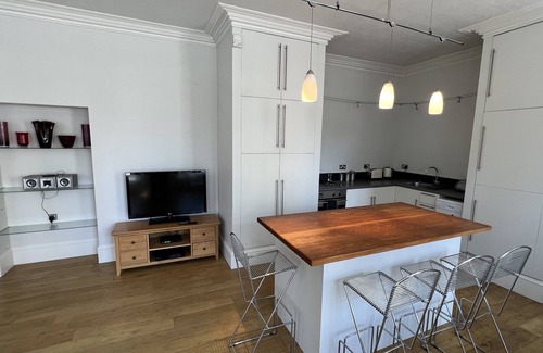 Inverness City Centre Apartment | Central 1-bed Apartment in Inverness, Sleeps 4