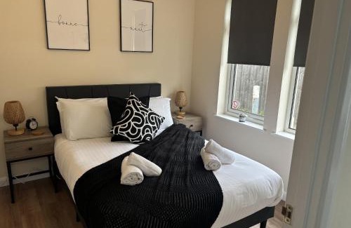 Swindon Apartment | Central - 1 bed, cosy retreat
