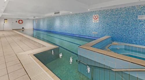 Chatswood Apartment | Central 1-Bed with Parking, Pool, Sauna & Gym