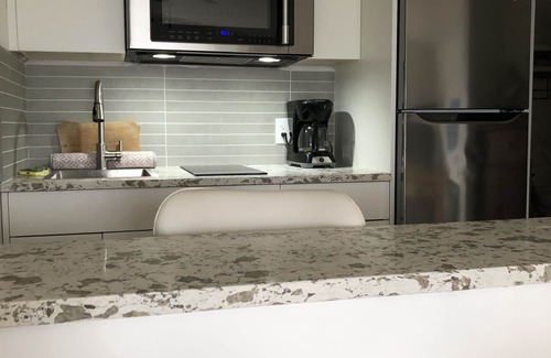 Regional District of Nanaimo Resort | Central 2 bdr Beachfront Hot Tub Clam/Oyster FREE kids kayak use, hiking trails