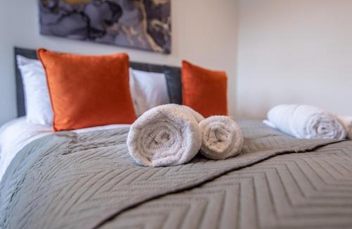 Basingstoke Apartment | Central 2 Bed Apartment - Shops, Dining & Trains Nearby