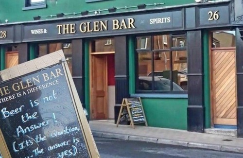 Londonderry Apartment | Central 2 Bed Apartment Above Great Derry Pub