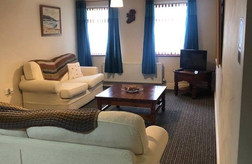 Londonderry Apartment | Central 2 Bed Apartment Above Great Derry Pub