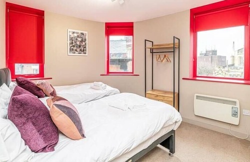 Wigan Apartment | Central 2 Bed House Sleeps 6