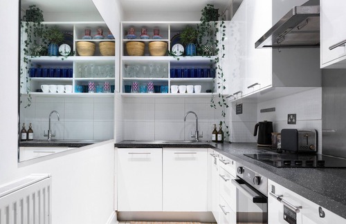 Belsize Apartment | Central 2 bedroom apartment, 3 min walk to tube