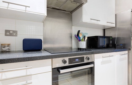 Belsize Apartment | Central 2 bedroom apartment, 3 min walk to tube