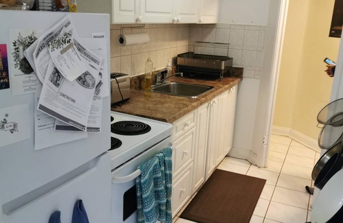 Midtown Toronto Apartment | Central 2 bedroom apt (near Casa Loma & Rosedale)