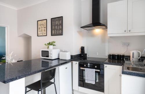North Bitchburn Apartment | Central 2 Bedroom House-Parking