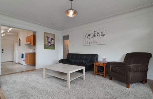 Yesler Terrace House | Central 2 Bedroom, Stocked Kitchen