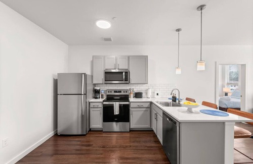Hough Apartment | Central 2BR Near Clinic, CWRU & Museums
