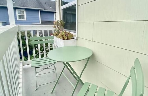 Arcata Apartment | Central 2nd Floor Flat
