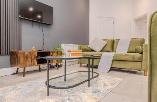 Montpelier Apartment | Central 3 Bedroom Flat by Brighton Beach and Lanes