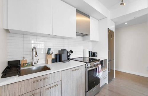 Church and Wellesley Hotel | Central 3BR - Free Parking - Downtown