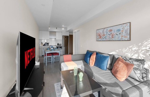 Church and Wellesley Hotel | Central 3BR - Free Parking - Downtown